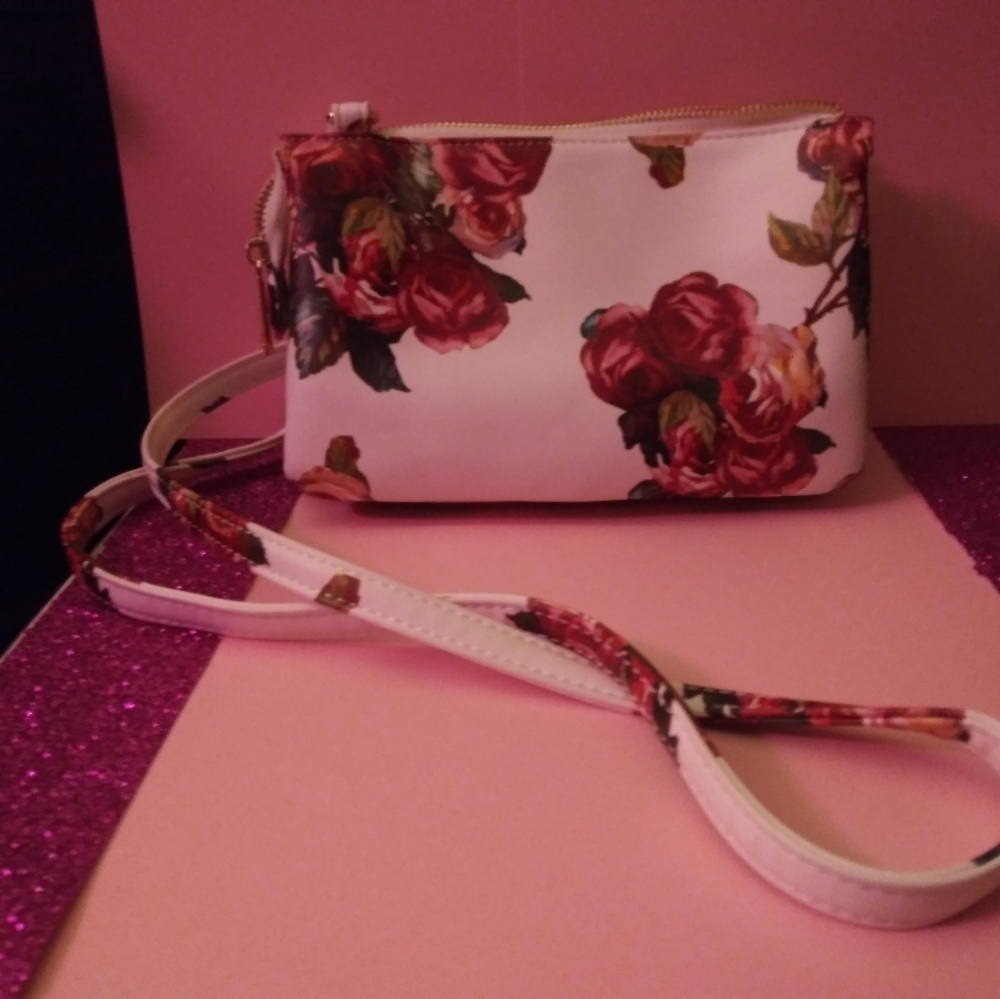 Beautiful Juicy Couture rose pattern purse - Picture 2 of 6